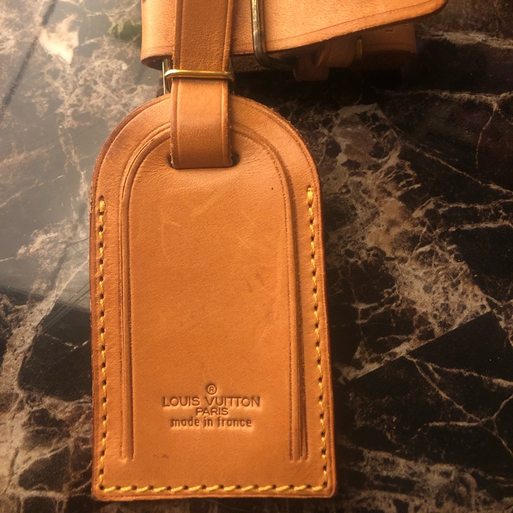 💯✅Authentic  Louis Vuitton TAG